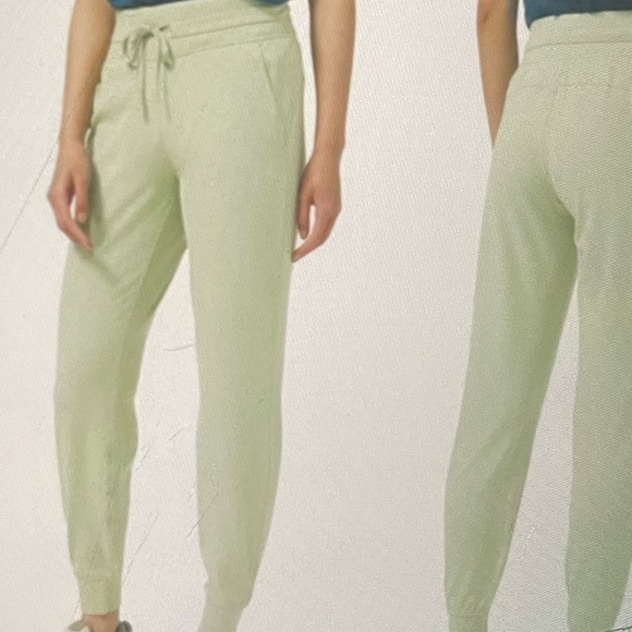 Lululemon align top with matching ready to rulu jogger - Picture 2 of 3